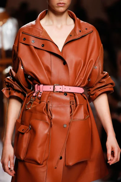Look 10